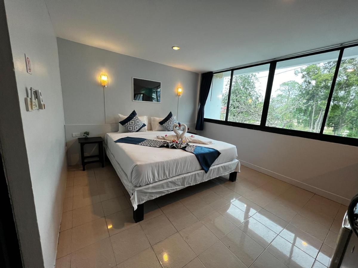 Golden Monkey Samui Hotel *